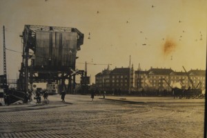 Historiske billeder på væggen