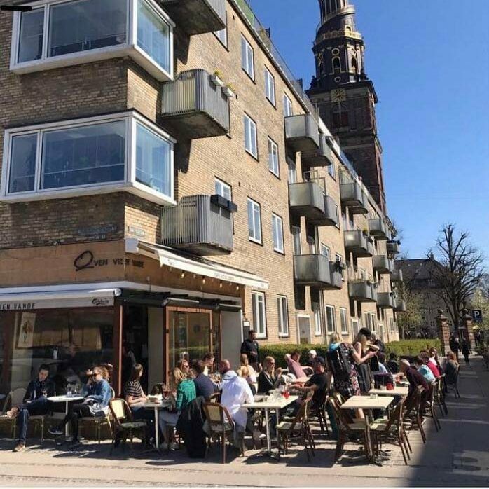 Café Oven Vande – indre atmosfære ved kanalen
